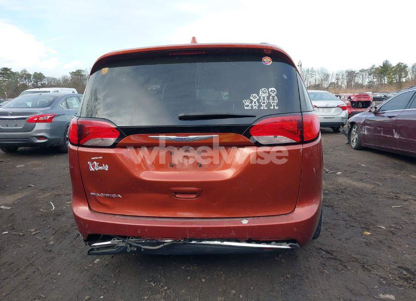 Photo 16 of 2018 Chrysler Pacifica TOURING L PLUS (VIN 2C4RC1EGXJR235703)