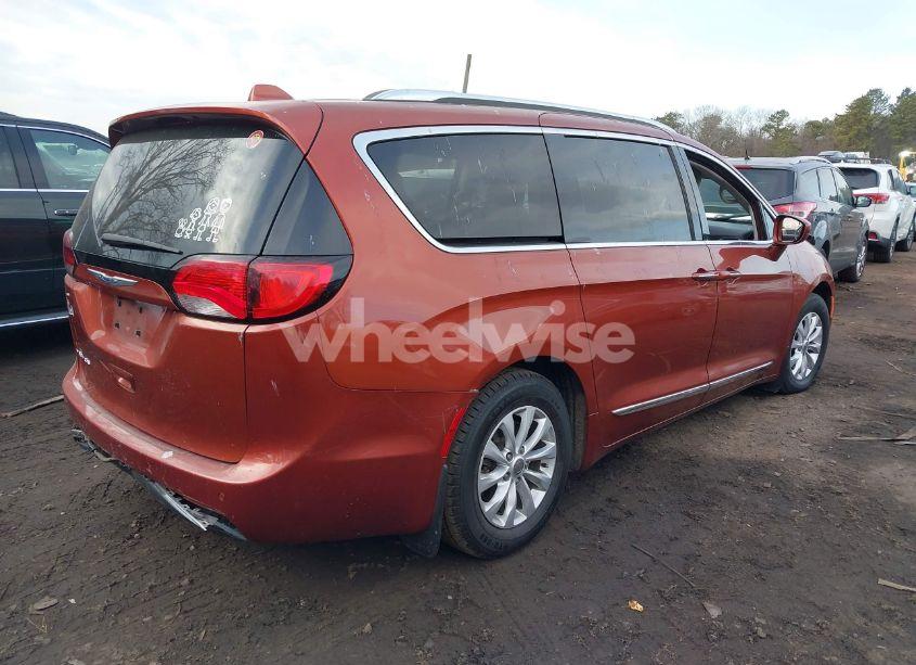 Photo 4 of 2018 Chrysler Pacifica TOURING L PLUS (VIN 2C4RC1EGXJR235703)