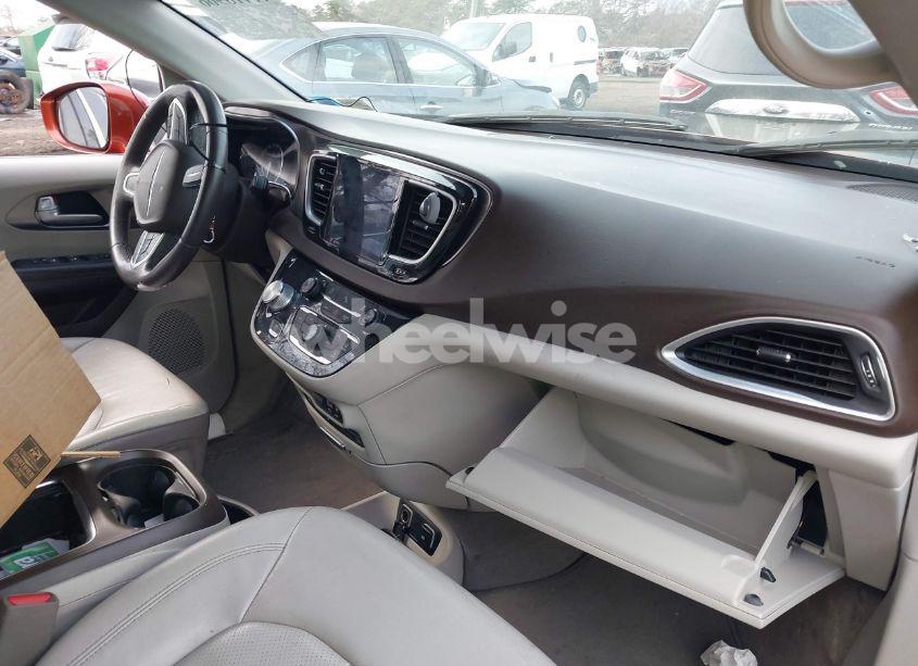 Photo 5 of 2018 Chrysler Pacifica TOURING L PLUS (VIN 2C4RC1EGXJR235703)