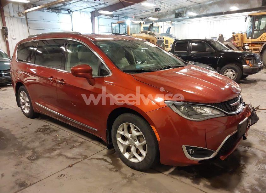 2018 Chrysler Pacifica TOURING L PLUS (VIN 2C4RC1EGXJR236446) main photo