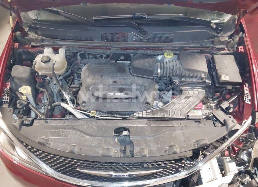 Photo 10 of 2018 Chrysler Pacifica TOURING L PLUS (VIN 2C4RC1EGXJR236446)