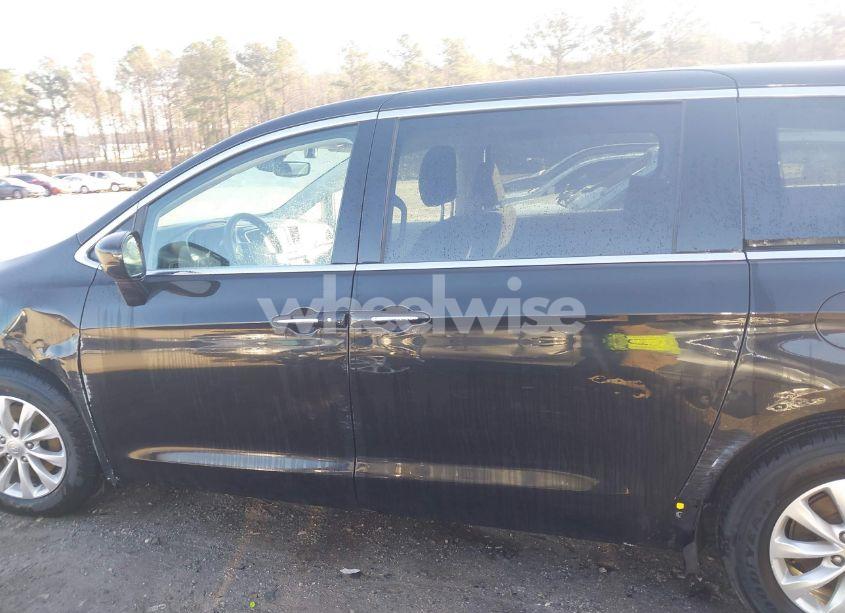 Photo 14 of 2018 Chrysler Pacifica TOURING PLUS (VIN 2C4RC1FG0JR132658)