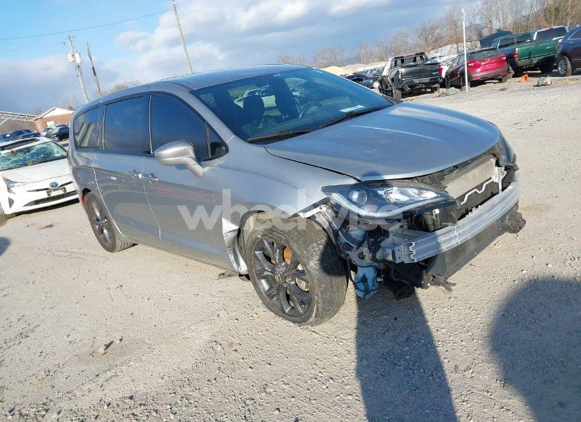 2019 Chrysler Pacifica TOURING PLUS (VIN 2C4RC1FG0KR686378) main photo