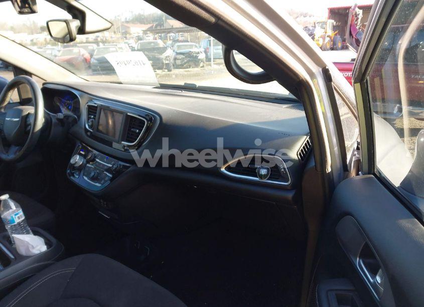 Photo 5 of 2019 Chrysler Pacifica TOURING PLUS (VIN 2C4RC1FG0KR686378)