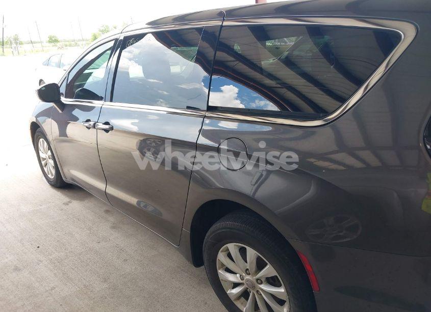 Photo 14 of 2019 Chrysler Pacifica TOURING PLUS (VIN 2C4RC1FG1KR528857)