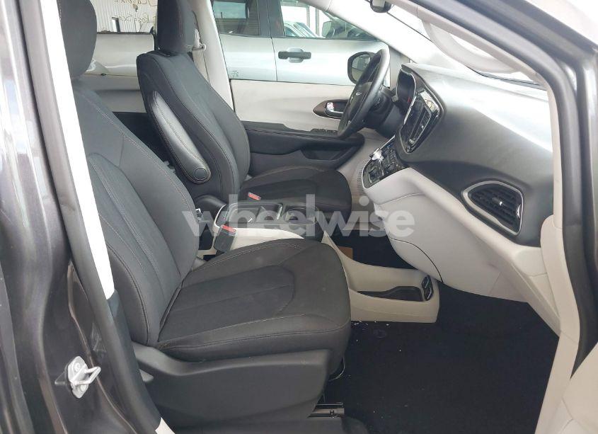 Photo 5 of 2019 Chrysler Pacifica TOURING PLUS (VIN 2C4RC1FG1KR528857)