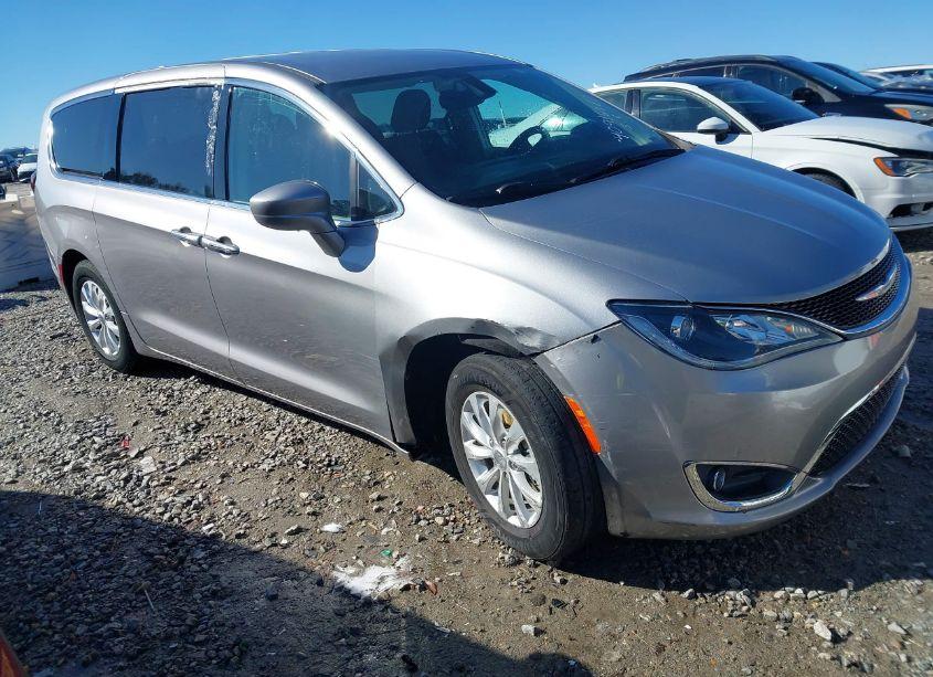 2018 Chrysler Pacifica TOURING PLUS (VIN 2C4RC1FG2JR100536) main photo