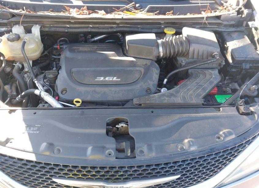 Photo 10 of 2018 Chrysler Pacifica TOURING PLUS (VIN 2C4RC1FG2JR100536)