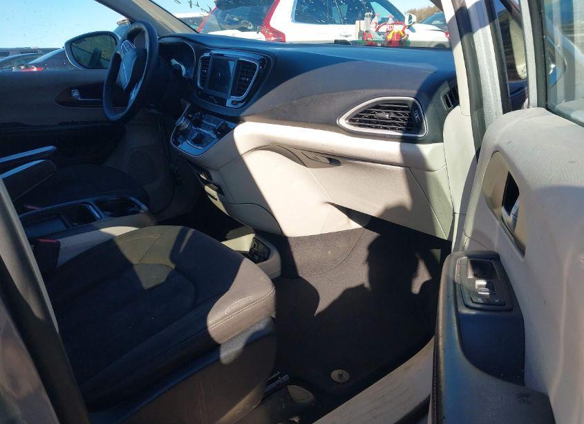 Photo 5 of 2018 Chrysler Pacifica TOURING PLUS (VIN 2C4RC1FG2JR100536)