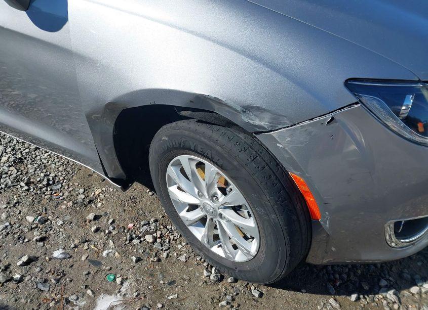 Photo 6 of 2018 Chrysler Pacifica TOURING PLUS (VIN 2C4RC1FG2JR100536)