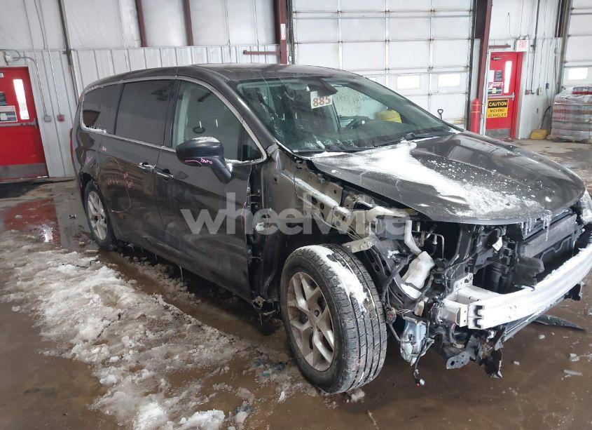 2018 Chrysler Pacifica TOURING PLUS (VIN 2C4RC1FG2JR197902) main photo