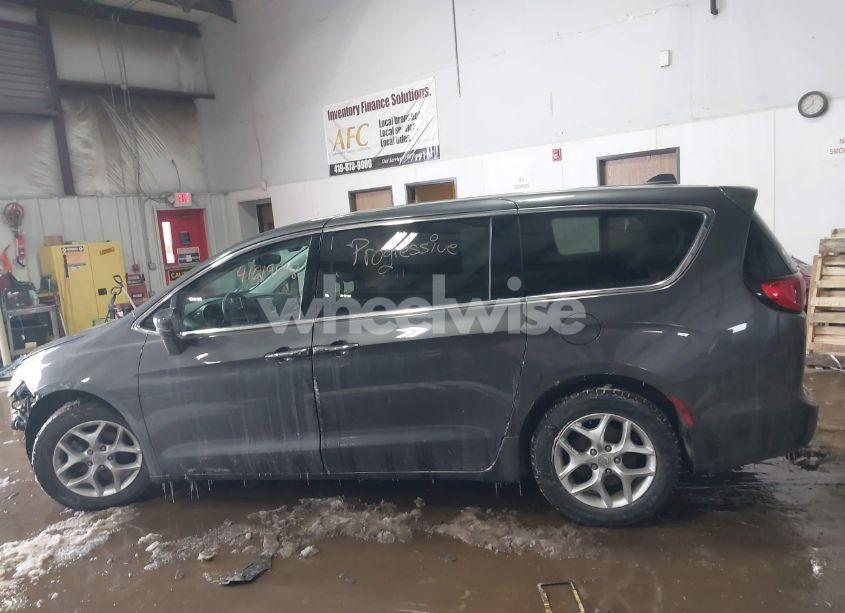 Photo 14 of 2018 Chrysler Pacifica TOURING PLUS (VIN 2C4RC1FG2JR197902)