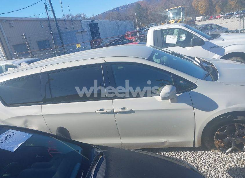 Photo 13 of 2019 Chrysler Pacifica TOURING PLUS (VIN 2C4RC1FG2KR610208)