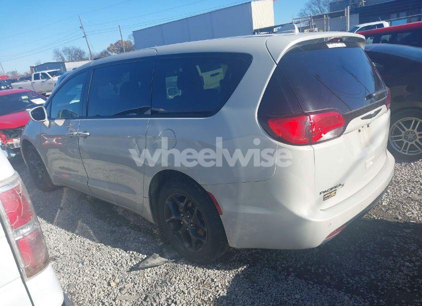 Photo 3 of 2019 Chrysler Pacifica TOURING PLUS (VIN 2C4RC1FG2KR610208)