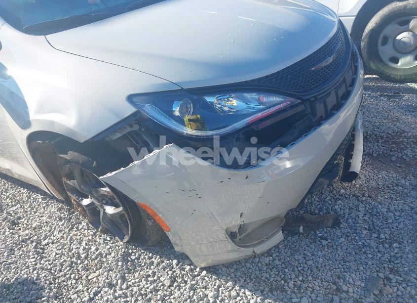 Photo 6 of 2019 Chrysler Pacifica TOURING PLUS (VIN 2C4RC1FG2KR610208)