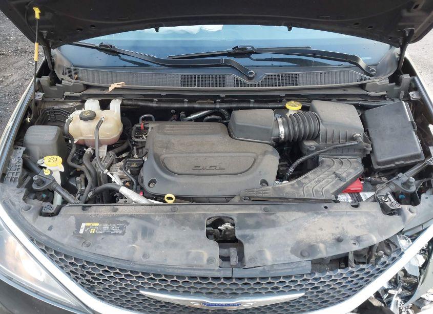 Photo 10 of 2019 Chrysler Pacifica TOURING PLUS (VIN 2C4RC1FG2KR652815)