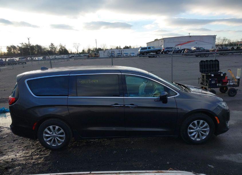 Photo 14 of 2019 Chrysler Pacifica TOURING PLUS (VIN 2C4RC1FG2KR652815)