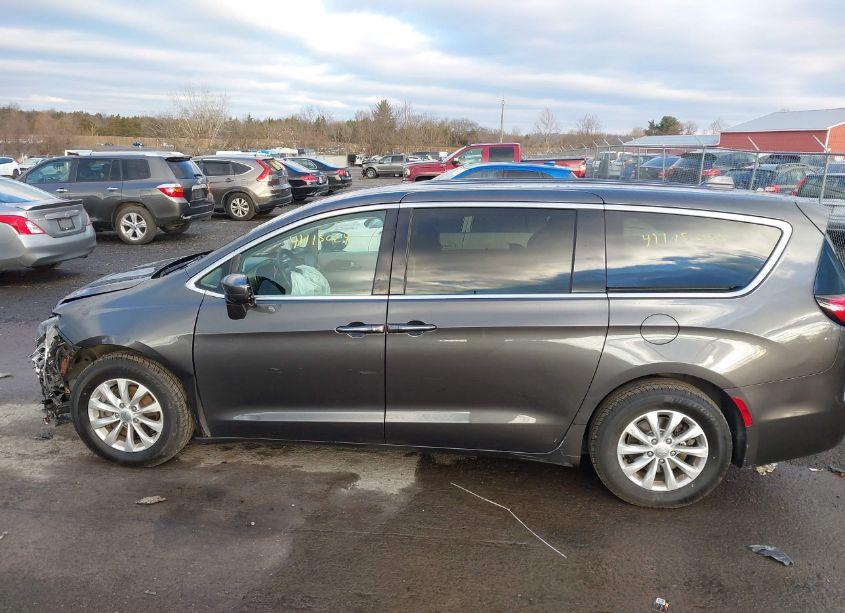 Photo 15 of 2019 Chrysler Pacifica TOURING PLUS (VIN 2C4RC1FG2KR652815)