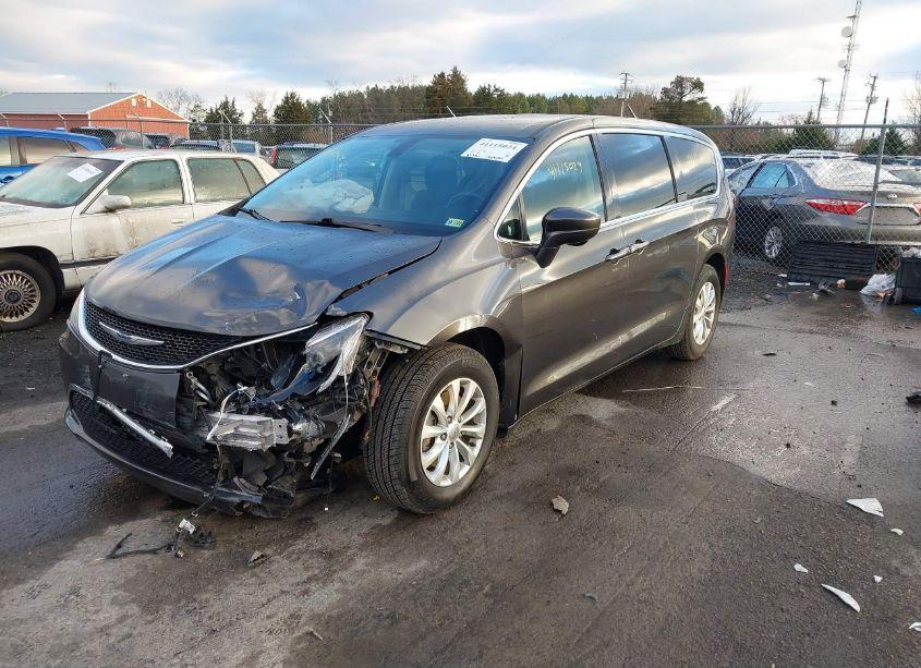 Photo 2 of 2019 Chrysler Pacifica TOURING PLUS (VIN 2C4RC1FG2KR652815)
