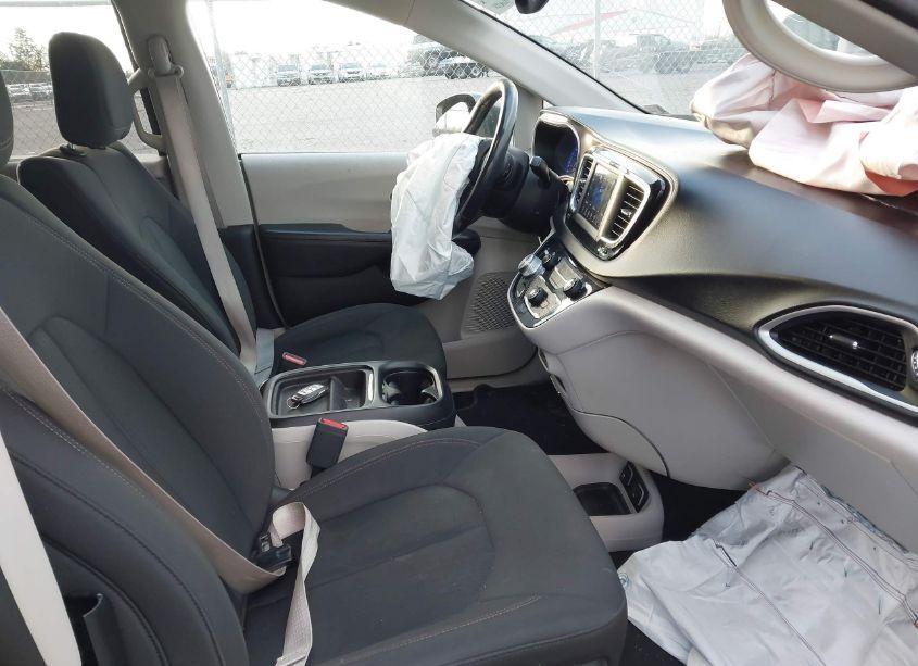 Photo 5 of 2019 Chrysler Pacifica TOURING PLUS (VIN 2C4RC1FG2KR652815)