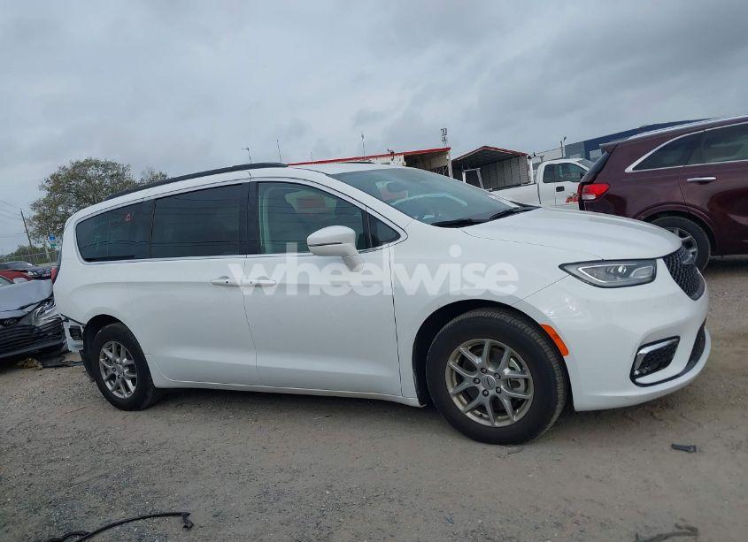 Photo 14 of 2021 Chrysler Pacifica TOURING (VIN 2C4RC1FG2MR561806)
