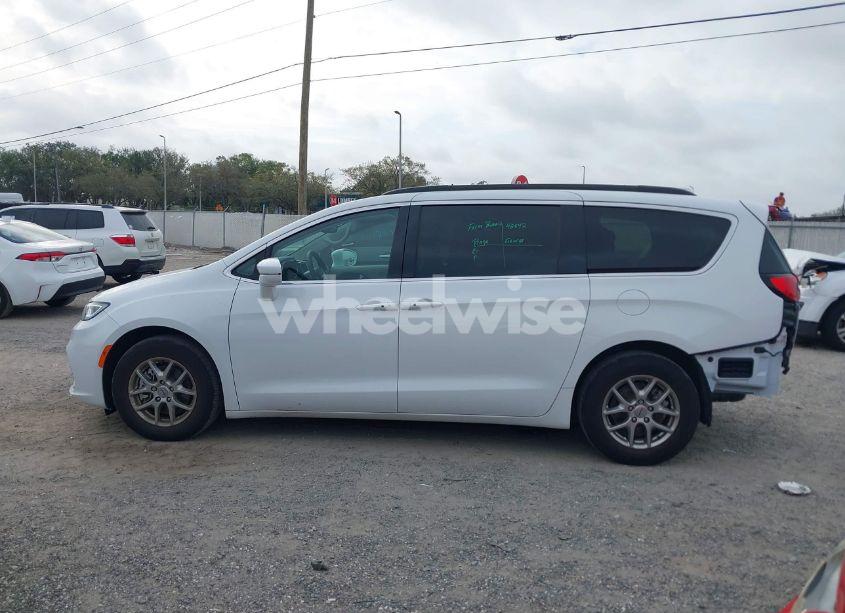 Photo 15 of 2021 Chrysler Pacifica TOURING (VIN 2C4RC1FG2MR561806)