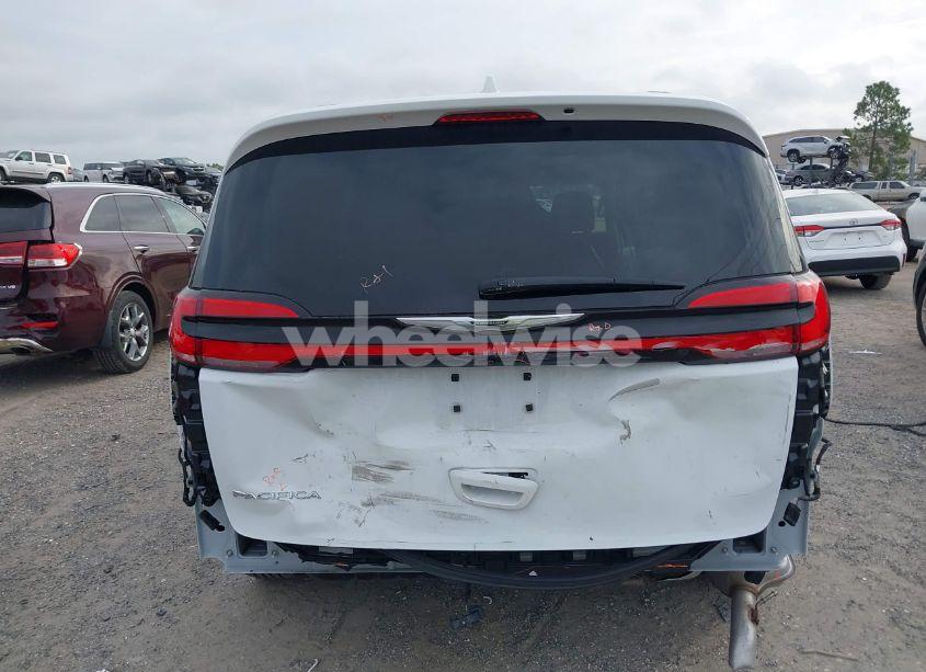 Photo 17 of 2021 Chrysler Pacifica TOURING (VIN 2C4RC1FG2MR561806)