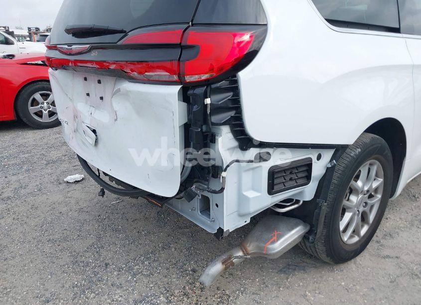 Photo 18 of 2021 Chrysler Pacifica TOURING (VIN 2C4RC1FG2MR561806)