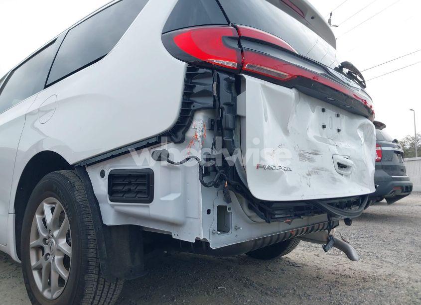 Photo 20 of 2021 Chrysler Pacifica TOURING (VIN 2C4RC1FG2MR561806)