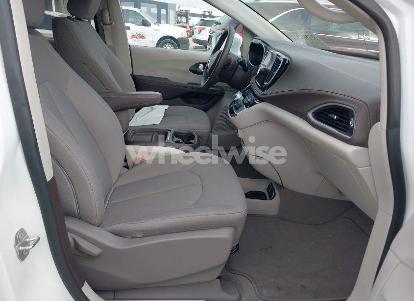 Photo 5 of 2021 Chrysler Pacifica TOURING (VIN 2C4RC1FG2MR561806)