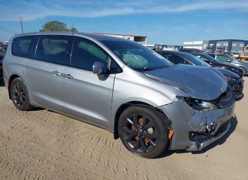 2018 Chrysler Pacifica TOURING PLUS (VIN 2C4RC1FG3JR352795) main photo