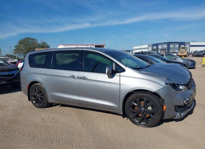 Photo 12 of 2018 Chrysler Pacifica TOURING PLUS (VIN 2C4RC1FG3JR352795)