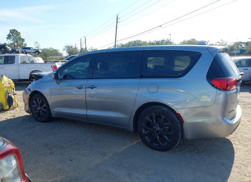 Photo 13 of 2018 Chrysler Pacifica TOURING PLUS (VIN 2C4RC1FG3JR352795)