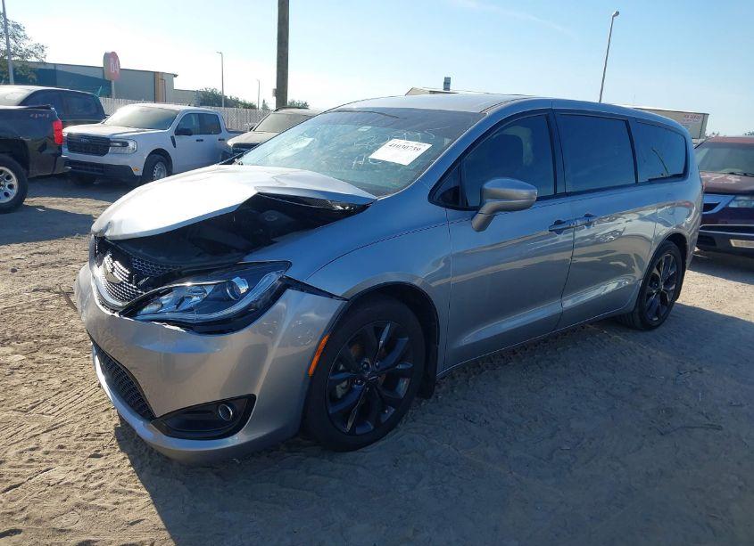 Photo 2 of 2018 Chrysler Pacifica TOURING PLUS (VIN 2C4RC1FG3JR352795)