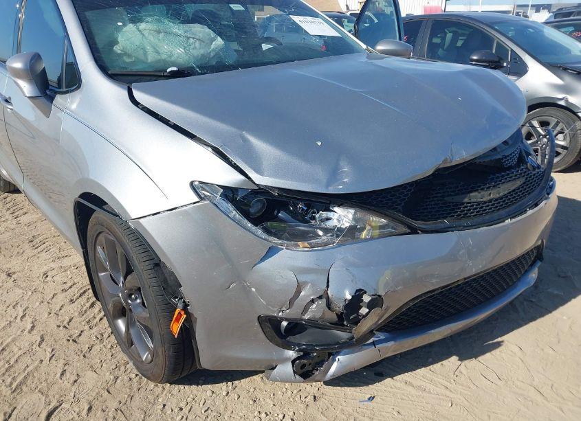 Photo 6 of 2018 Chrysler Pacifica TOURING PLUS (VIN 2C4RC1FG3JR352795)