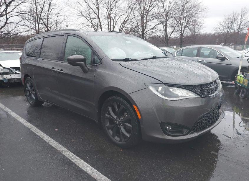 2019 Chrysler Pacifica TOURING PLUS (VIN 2C4RC1FG3KR593371) main photo