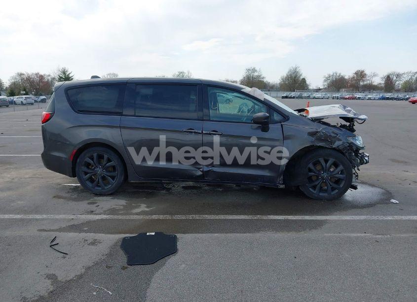 Photo 13 of 2020 Chrysler Pacifica TOURING (VIN 2C4RC1FG3LR109958)