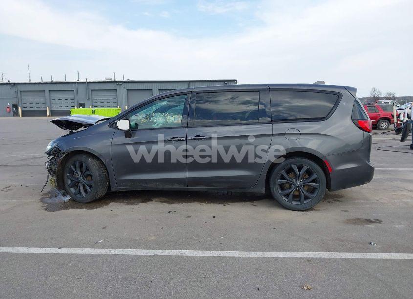 Photo 14 of 2020 Chrysler Pacifica TOURING (VIN 2C4RC1FG3LR109958)