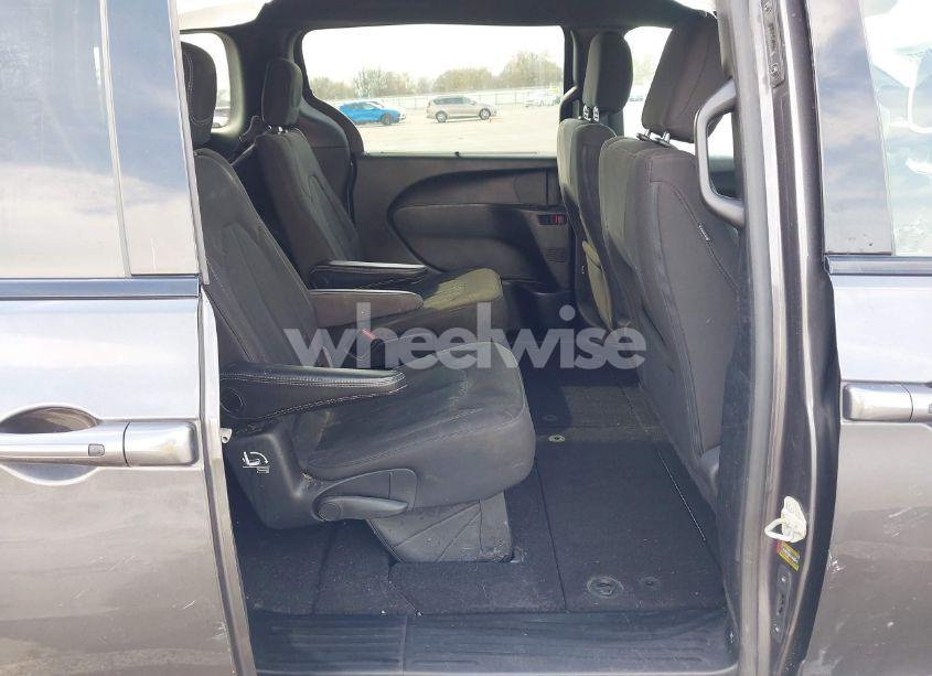 Photo 8 of 2020 Chrysler Pacifica TOURING (VIN 2C4RC1FG3LR109958)