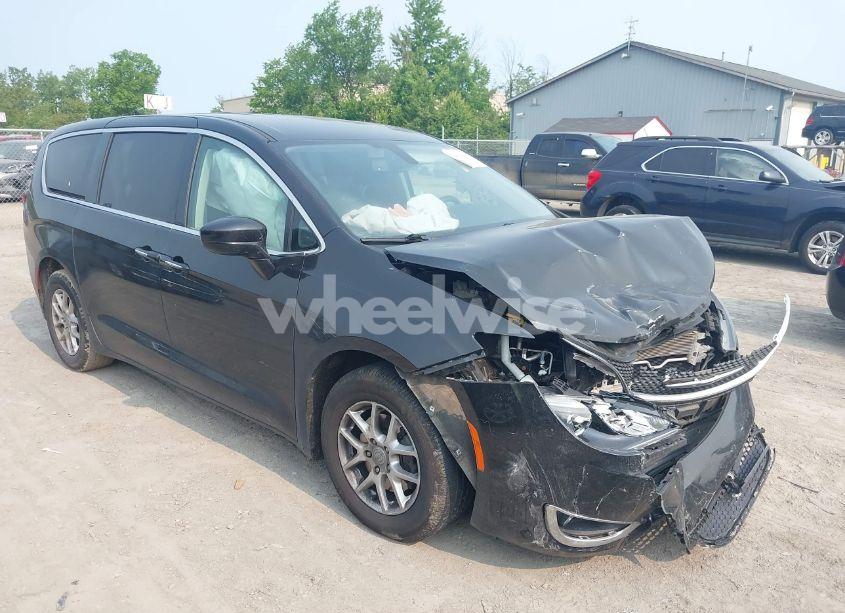 2020 Chrysler Pacifica TOURING (VIN 2C4RC1FG3LR159193) main photo