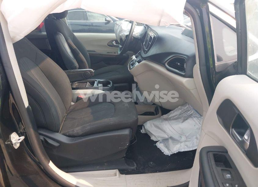 Photo 5 of 2020 Chrysler Pacifica TOURING (VIN 2C4RC1FG3LR159193)