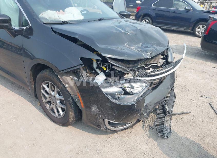 Photo 6 of 2020 Chrysler Pacifica TOURING (VIN 2C4RC1FG3LR159193)