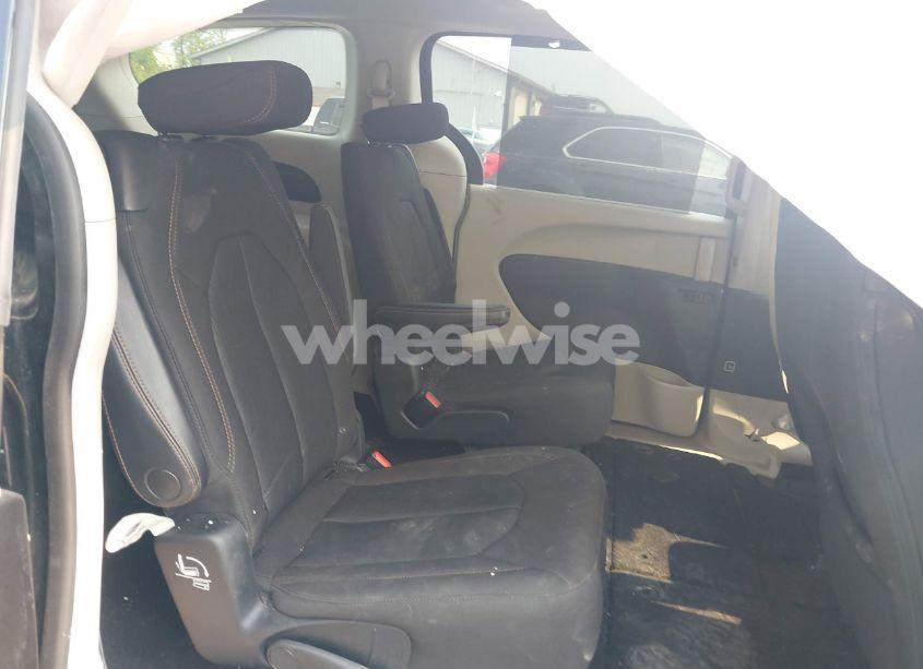 Photo 8 of 2020 Chrysler Pacifica TOURING (VIN 2C4RC1FG3LR159193)