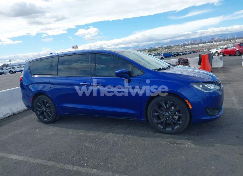 Photo 13 of 2020 Chrysler Pacifica TOURING (VIN 2C4RC1FG3LR241747)