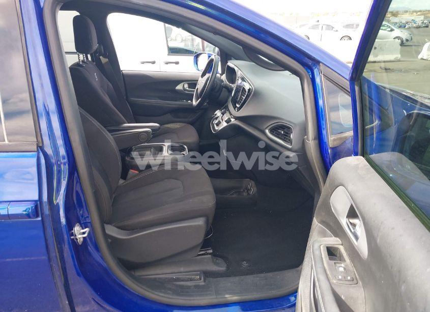 Photo 5 of 2020 Chrysler Pacifica TOURING (VIN 2C4RC1FG3LR241747)