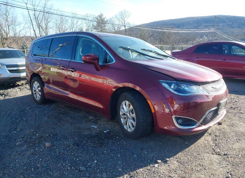 2018 Chrysler Pacifica TOURING PLUS (VIN 2C4RC1FG4JR279193) main photo