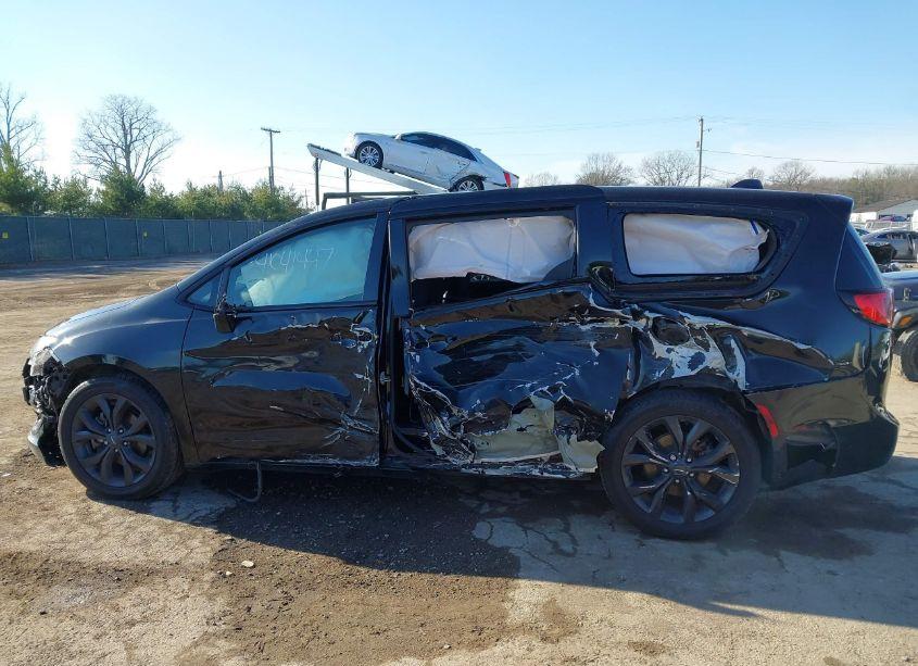 Photo 14 of 2019 Chrysler Pacifica TOURING PLUS (VIN 2C4RC1FG4KR593492)