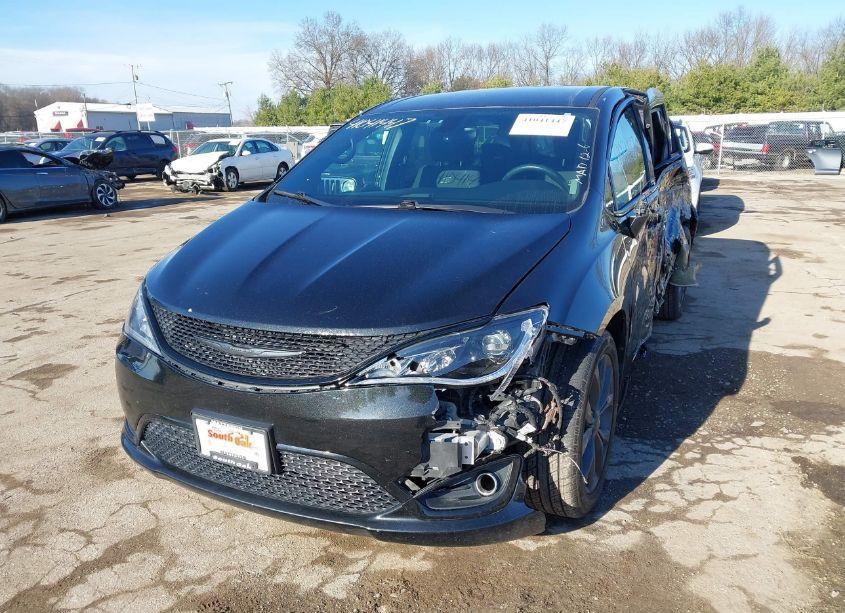 Photo 2 of 2019 Chrysler Pacifica TOURING PLUS (VIN 2C4RC1FG4KR593492)