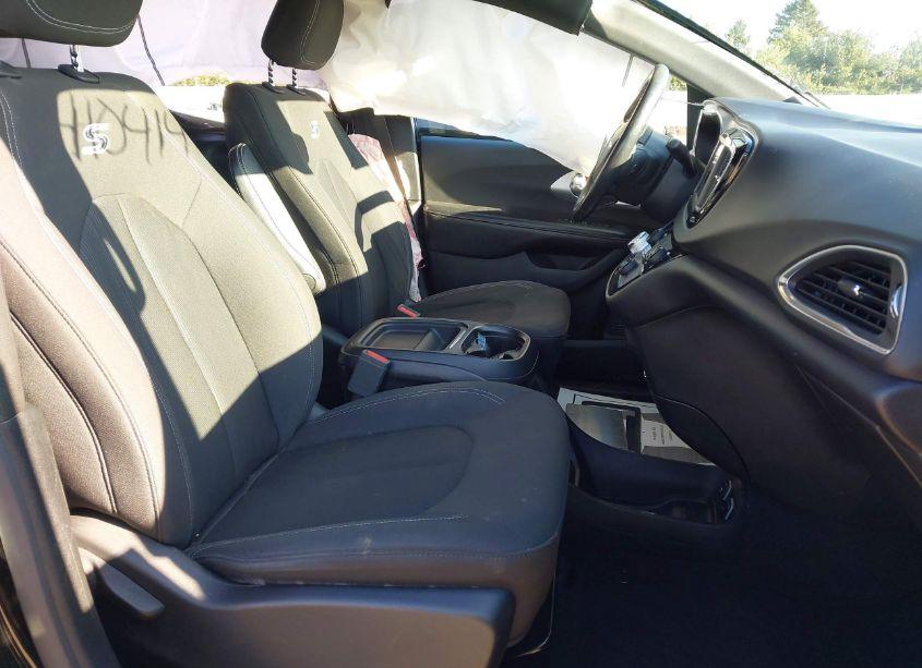 Photo 5 of 2019 Chrysler Pacifica TOURING PLUS (VIN 2C4RC1FG4KR593492)