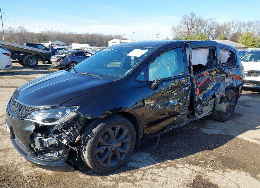 Photo 6 of 2019 Chrysler Pacifica TOURING PLUS (VIN 2C4RC1FG4KR593492)